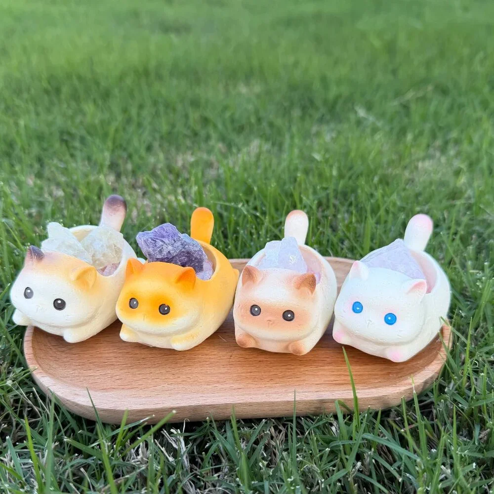 Cute Cat Crystal Figurines – Resin Desk Decor with Natural Stones